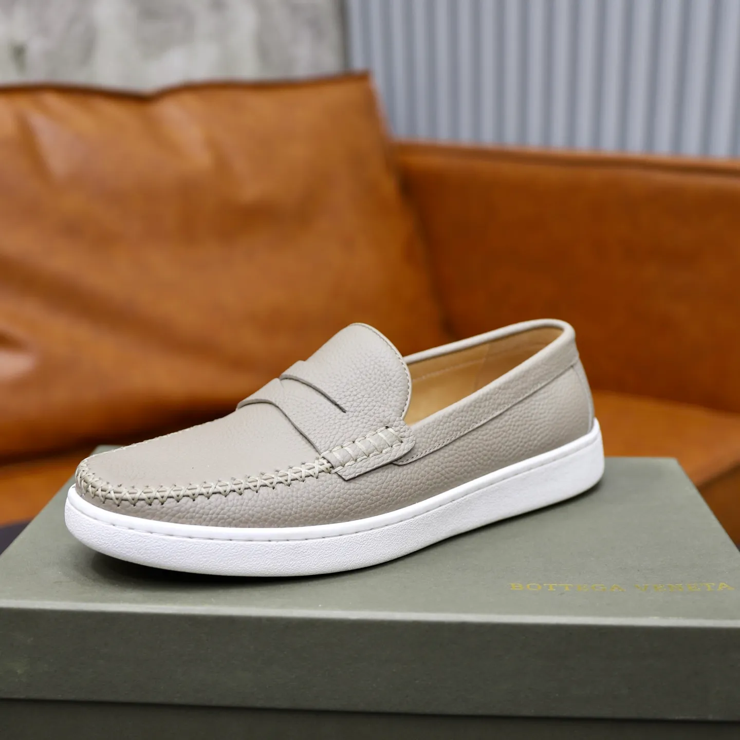 Men's shoes: 480💰BOTTEG* VENET* - high-end boutique Size: 38-44 (45 customized) BV new product, calfskin surface, water-dyed cowhide lining, classic style and contemporary fashion temperament harmoniously blend, rubber soles are light and flexible, water-dyed cowhide lining!